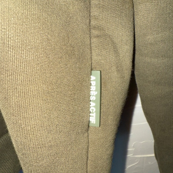 Après Actif | Small | Embossed Hoodie: Pine | Size Small - Picture 6 of 7